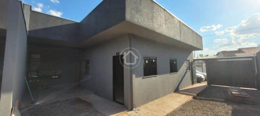 CASA EM CONDOMINIO 03 DORMITÓRIOS SENDO 01 SUÍTE