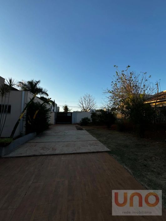 Casa de Luxo 4D/3S, 220M², 3 Vagas no Carandá Bosque, Campo Grande - R$1.5m