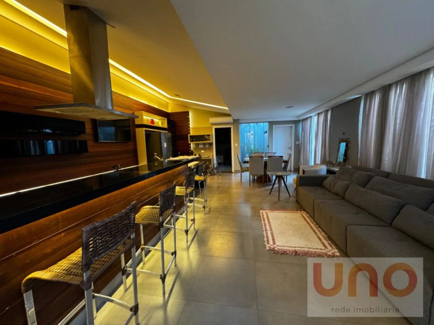 Casa de Luxo 4D/3S, 220M², 3 Vagas no Carandá Bosque, Campo Grande - R$1.5m