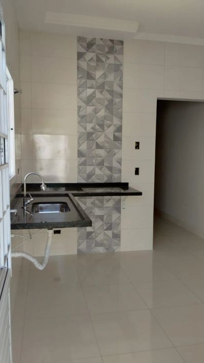 Casa com 2 quartos, suite e closet