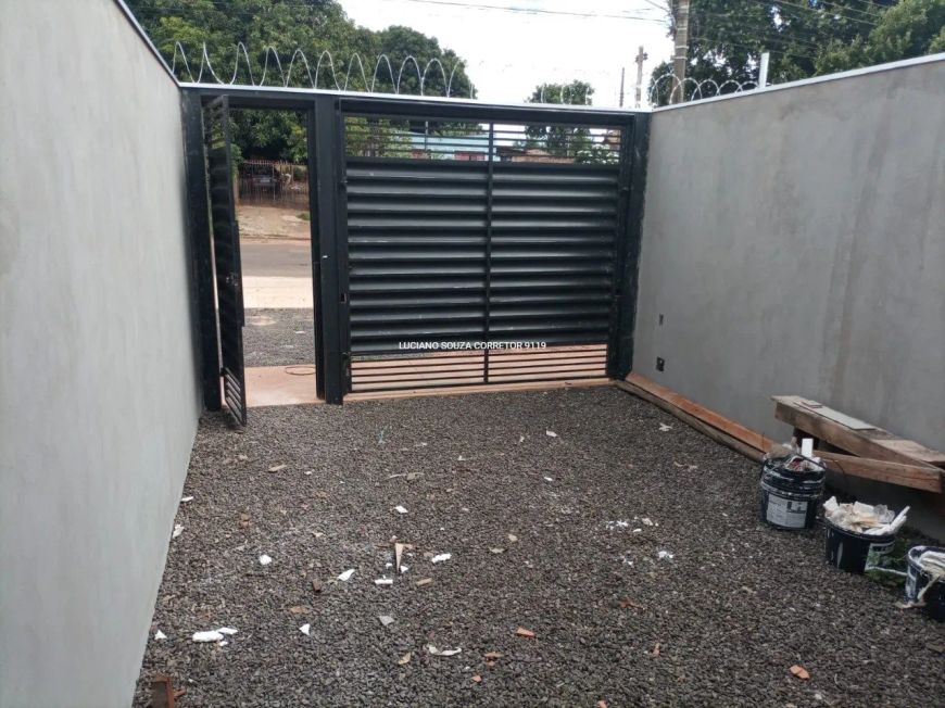 Casa nova com 02 quartos