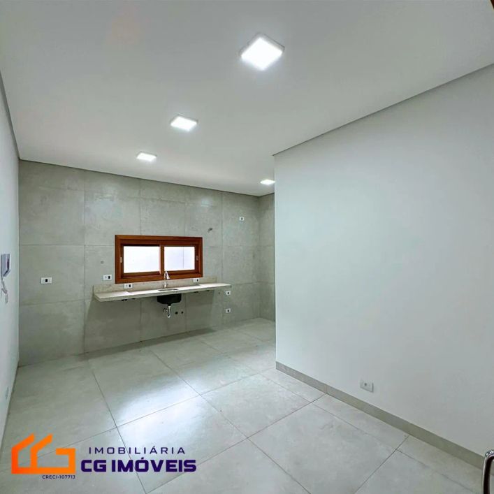 Sobrado a venda com acabamento alto padrão com 3 quartos sendo 1 suíte no Mata do Jacinto em CG MS