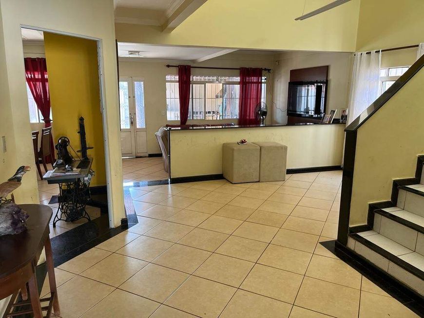 Sobrado à venda, 3 quartos, 5 vagas, Carandá Bosque - Campo Grande/MS