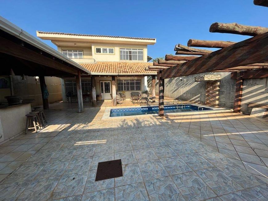 Sobrado à venda, 3 quartos, 5 vagas, Carandá Bosque - Campo Grande/MS