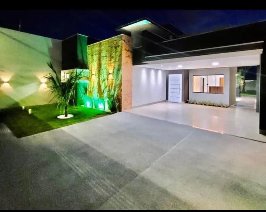 Lindíssima Casa Térrea nova a venda com fachada imponente no bairro Panorama.