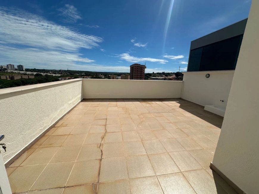 Duplex para venda tem 68 metros quadrados com 3 quartos em São Francisco - Campo Grande - MS