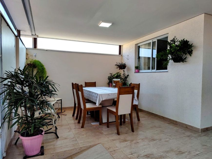 Imóvel no bairro Taquaral bosque, região de grande valorização rico em armários.