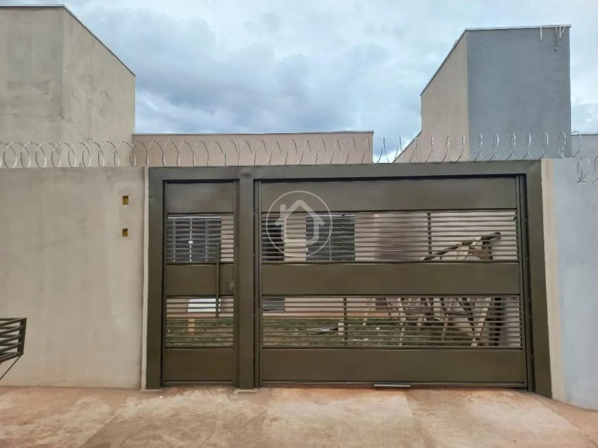 CASA COM 2 DORMITORIOS