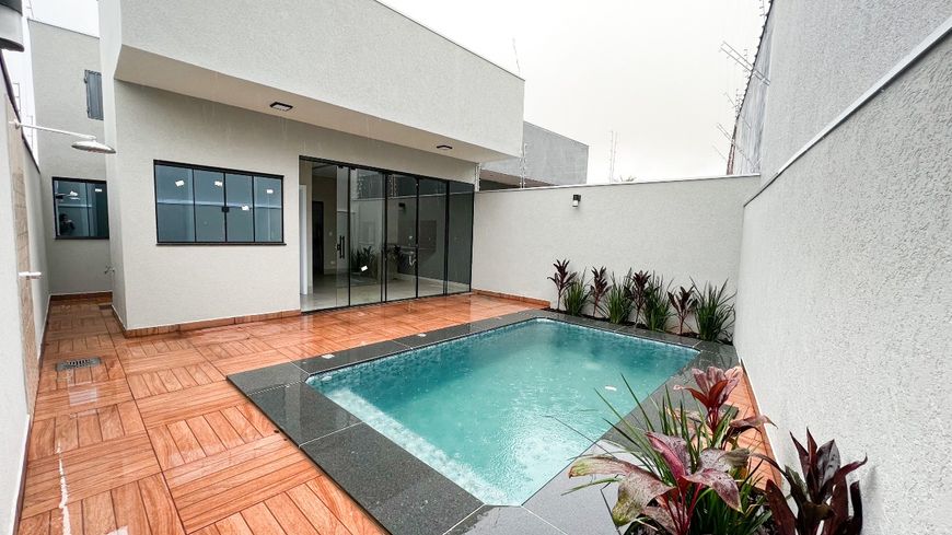 Elegante casa com piscina no Jardim Itatiaia