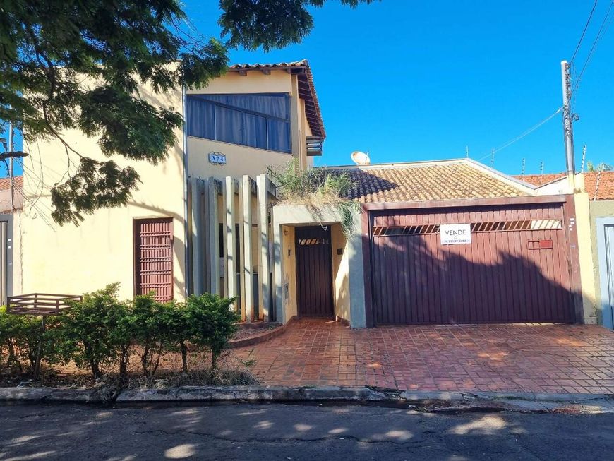 Casa espaçosa localização privilegiada