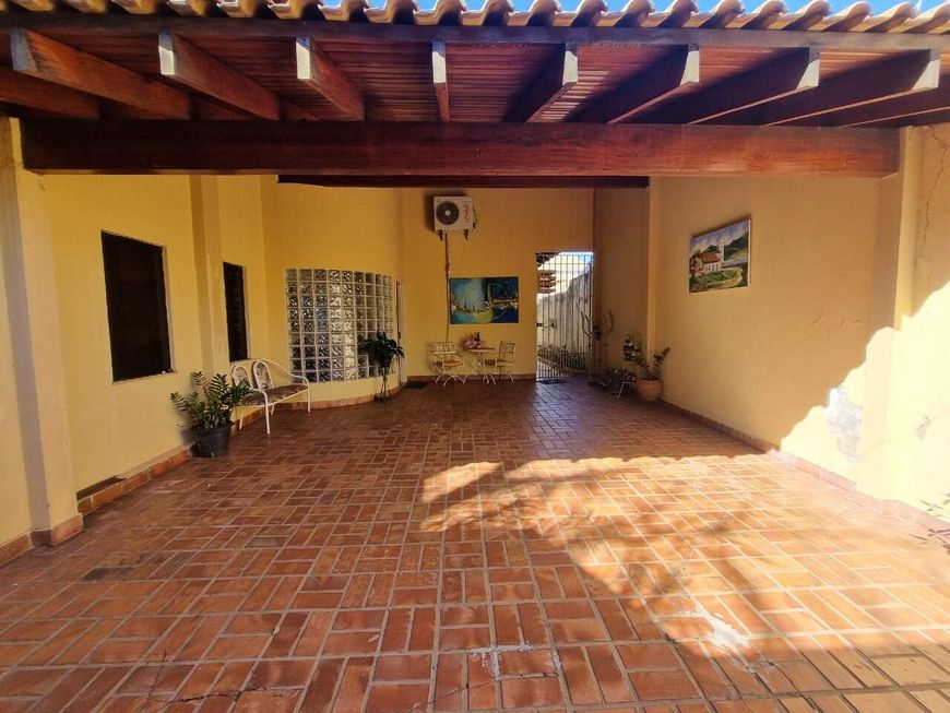 Casa espaçosa localização privilegiada