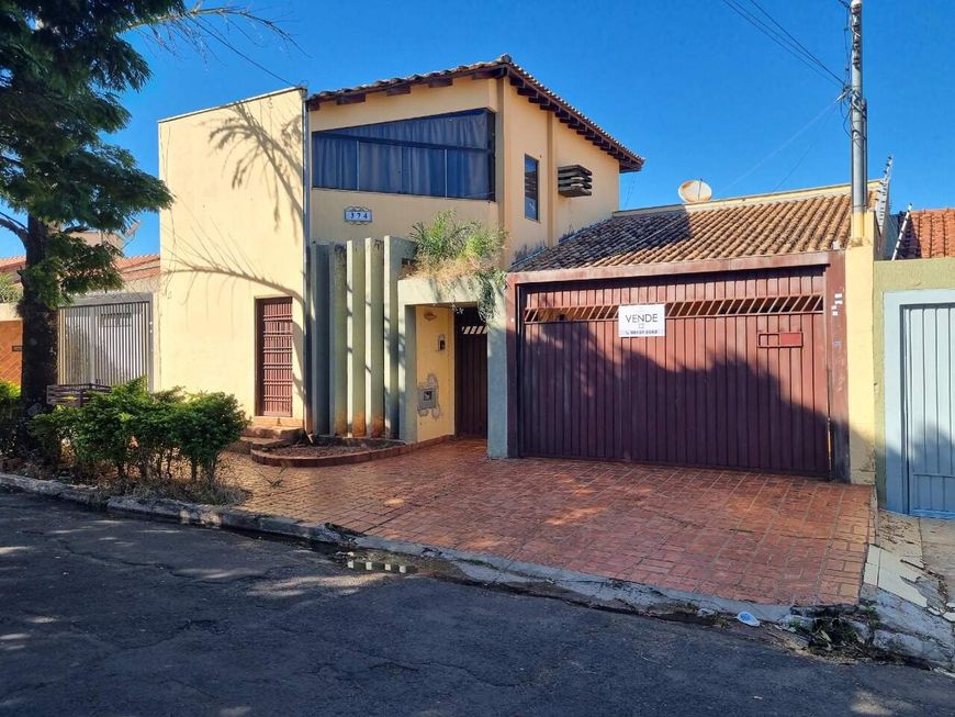 Casa espaçosa localização privilegiada
