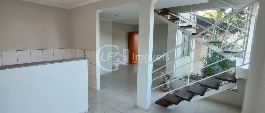 Casa em Condomínio à Venda em Campo Grande-MS, Bairro Carandá Bosque: 2 Quartos, 2 Suítes, 2 Salas e