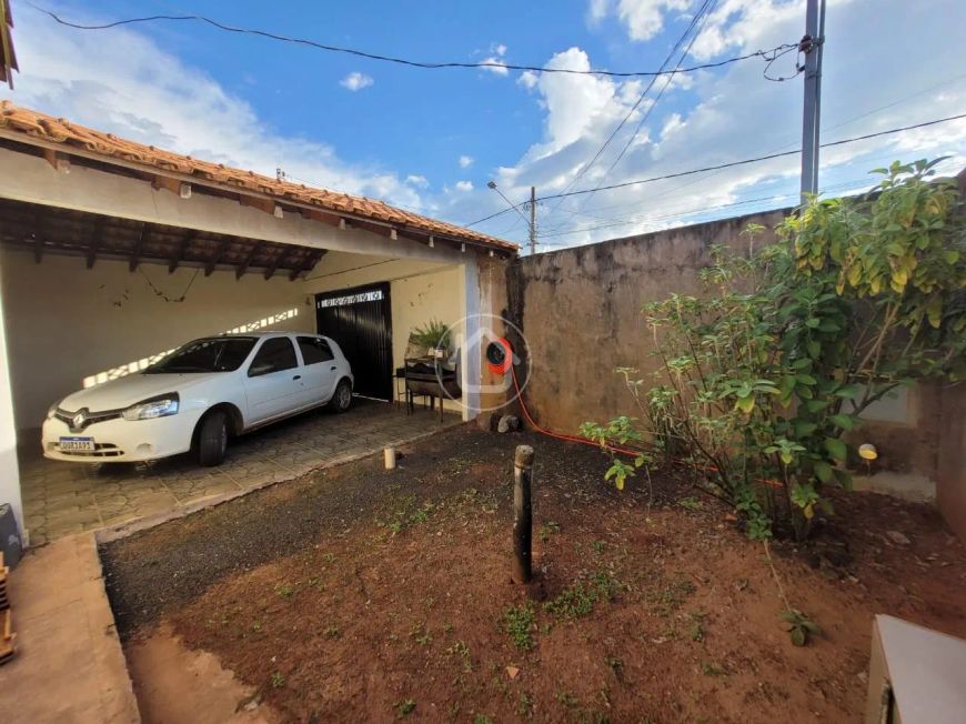 CASA COM 3 QUARTOS SENDO 1 SUÍTE