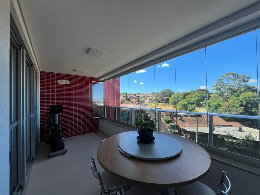 Apartamento de luxo com vista panorâmica e lazer completo