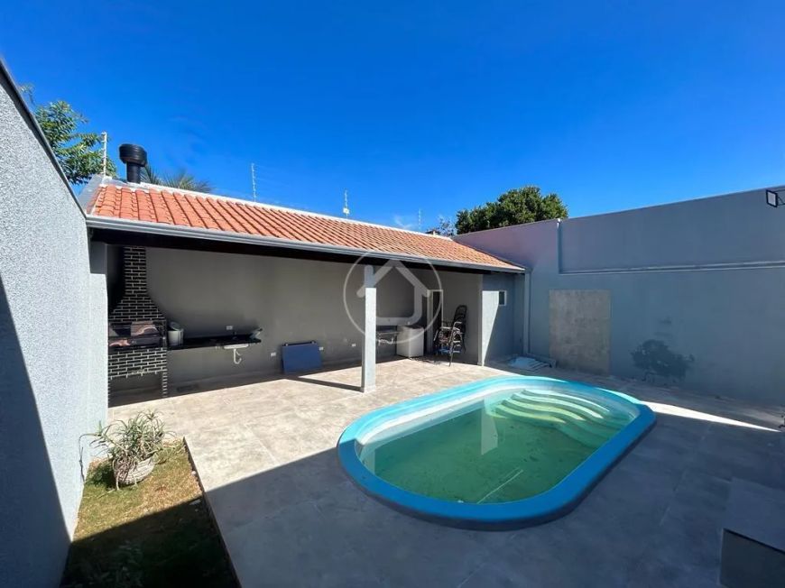CASA COM 03 DORMITÓRIOS E PISCINA NO PARATI