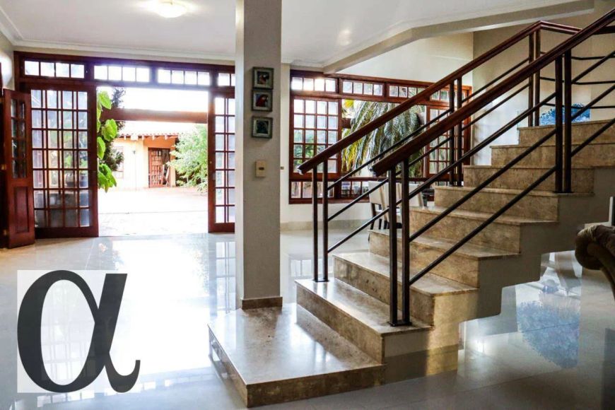 SOBRADO DE ESQUINA COM POTENCIAL COMERCIAL