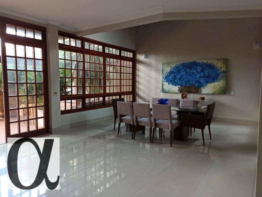 SOBRADO DE ESQUINA COM POTENCIAL COMERCIAL