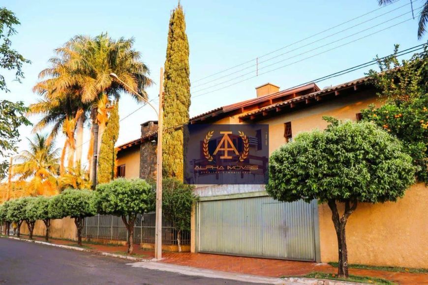 SOBRADO DE ESQUINA COM POTENCIAL COMERCIAL