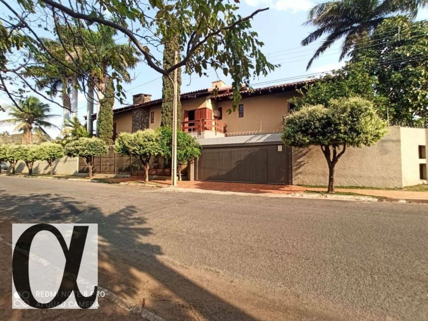 SOBRADO DE ESQUINA COM POTENCIAL COMERCIAL