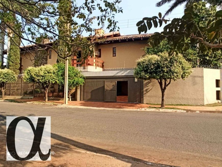 SOBRADO DE ESQUINA COM POTENCIAL COMERCIAL