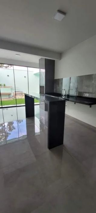 Casa térrea moderna de fino no Bairro Seminário.