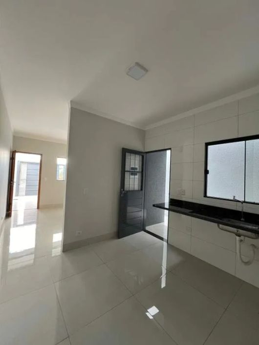 Casa espetacular com 02 quartos no bairro Figueiras do Parque!!