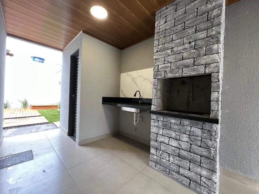 Casa com piscina a venda