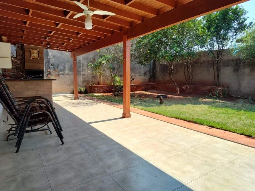 Excelente casa térrea com terreno de 600m2 no Pioneiros.