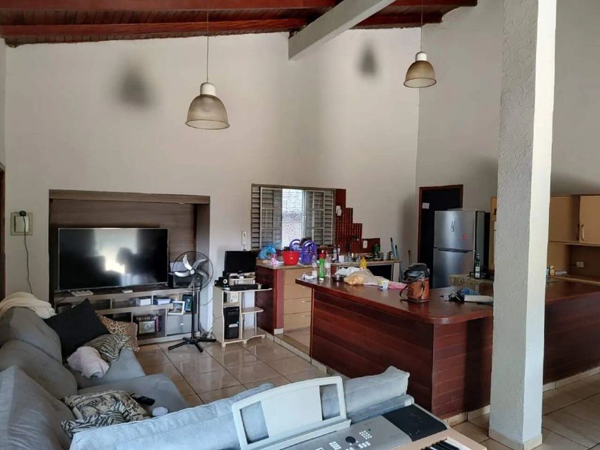 Excelente casa térrea com terreno de 600m2 no Pioneiros.