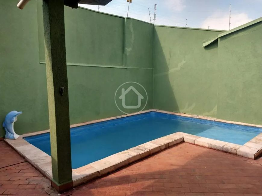 CASA COM PISICNA