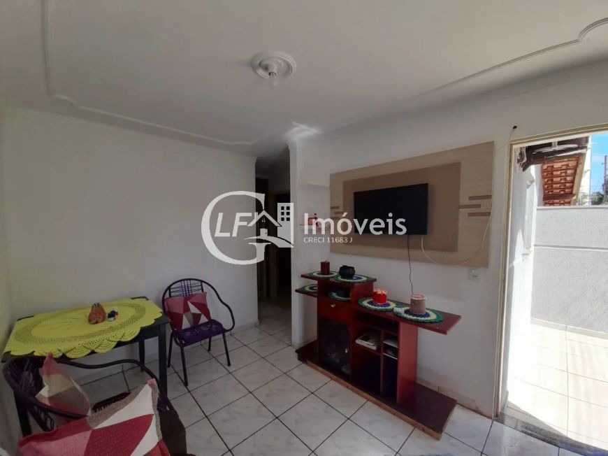 Linda Casa em Condomínio Fechado.!!