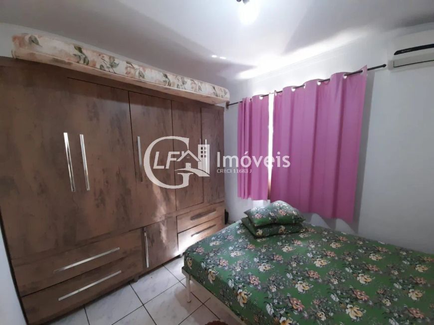 Linda Casa em Condomínio Fechado.!!
