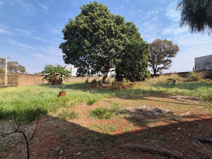 2 TERRENOS LADO A LADO EM OTIMA LOCALIZAÇÃO