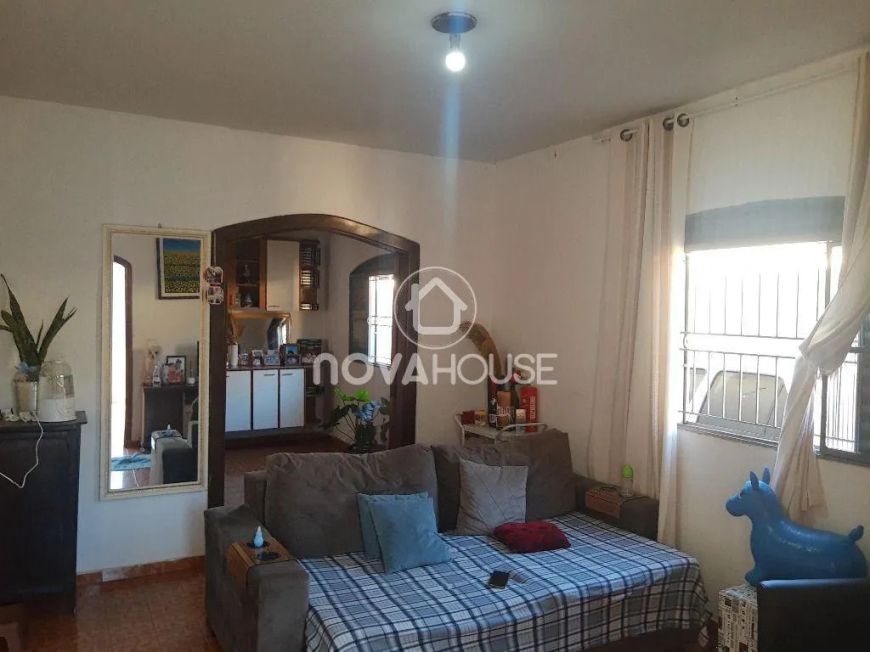 CASA COM MUITO ESPAÇO E ÓTIMA LOCALIZAÇÃO