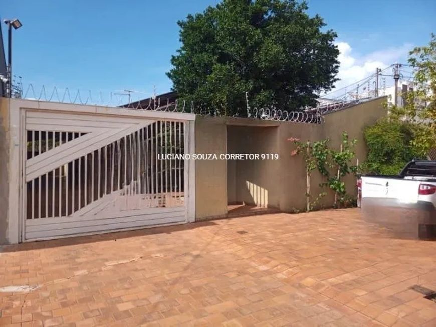 Casa com suíte e piscina no Jd. Tiradentes