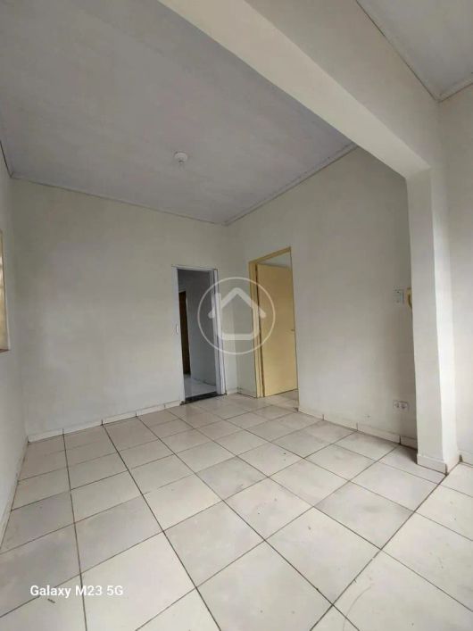 CASA COM 03 QUARTOS
