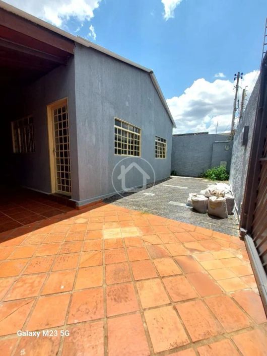 CASA COM 03 QUARTOS