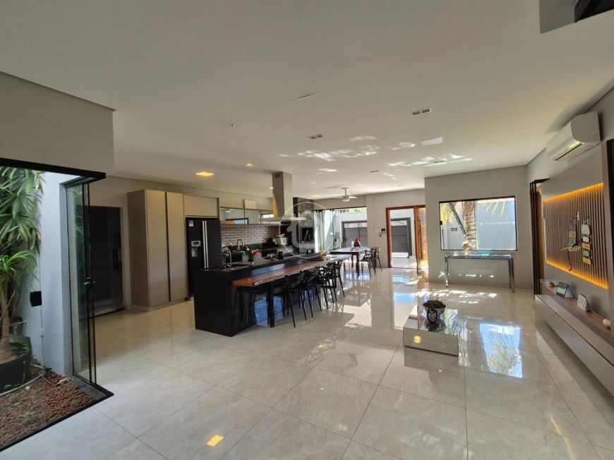 CASA 3 SUITES NO PANAMA COM ENERGIA SOLAR