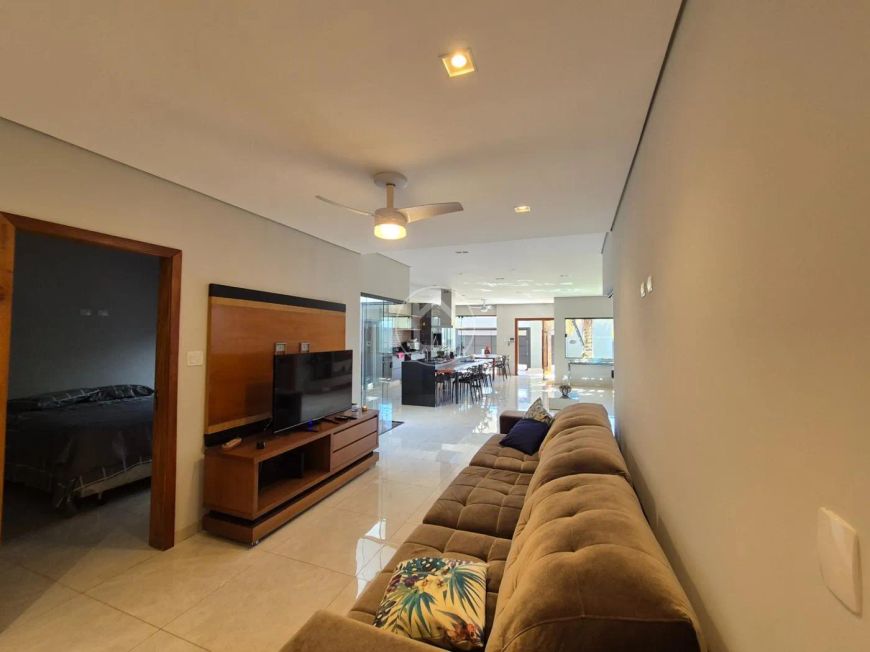 CASA 3 SUITES NO PANAMA COM ENERGIA SOLAR