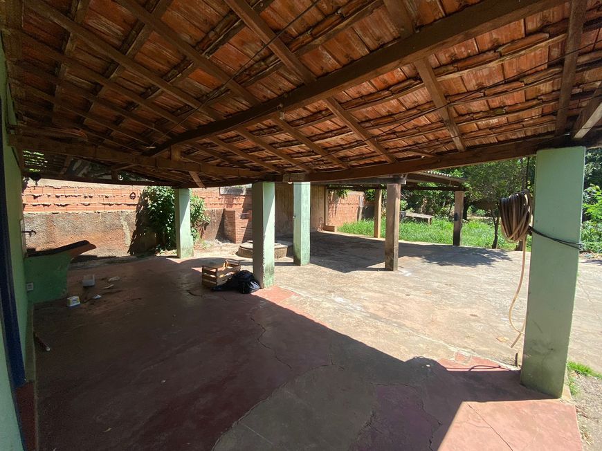 Casa com terreno amplo em Vila Taveirópolis - Campo Grande - MS