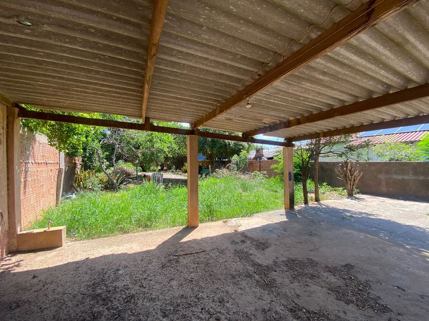 Casa com terreno amplo em Vila Taveirópolis - Campo Grande - MS