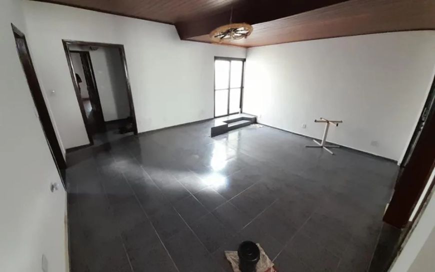 Casa com 2 piscinas - Vila Alba