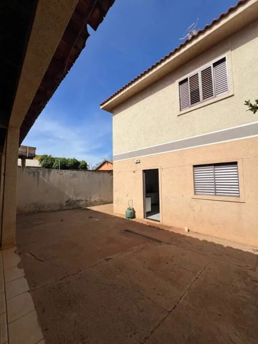 Sobrado comercial e residencial no bairro Universitário!