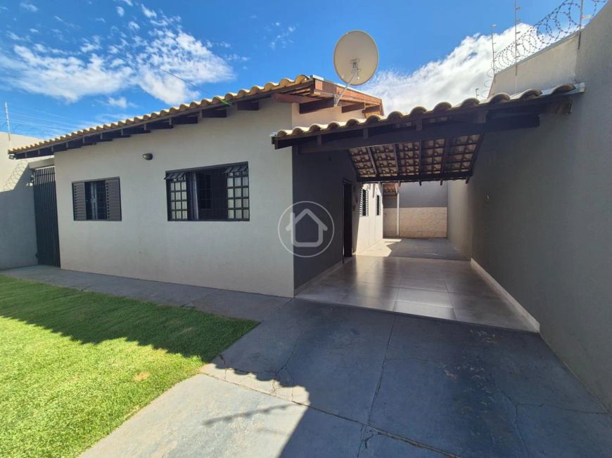 CASA 3 DORMITORIOS PROX AO COLÉGIO MILITAR