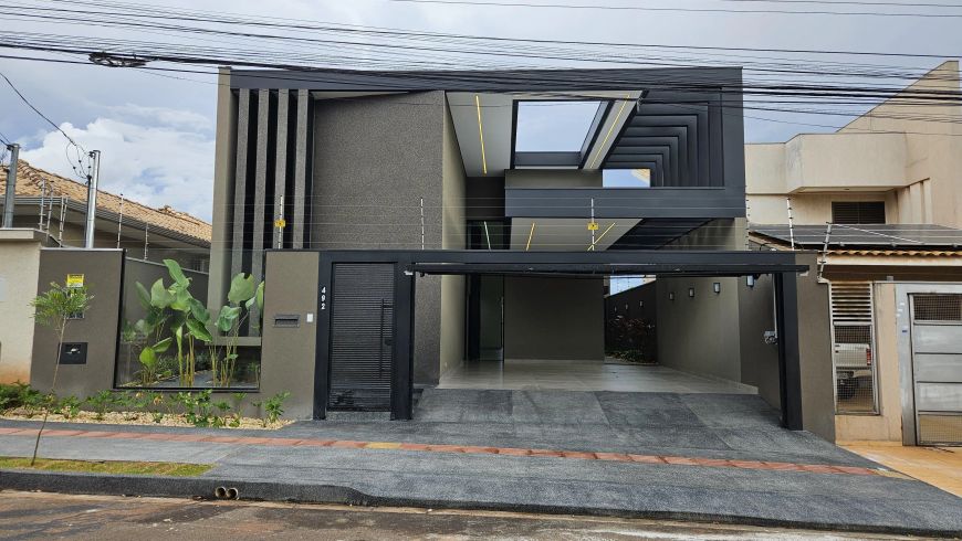 Linda casa com 3 suítes, Escritório e Piscina aquecida.