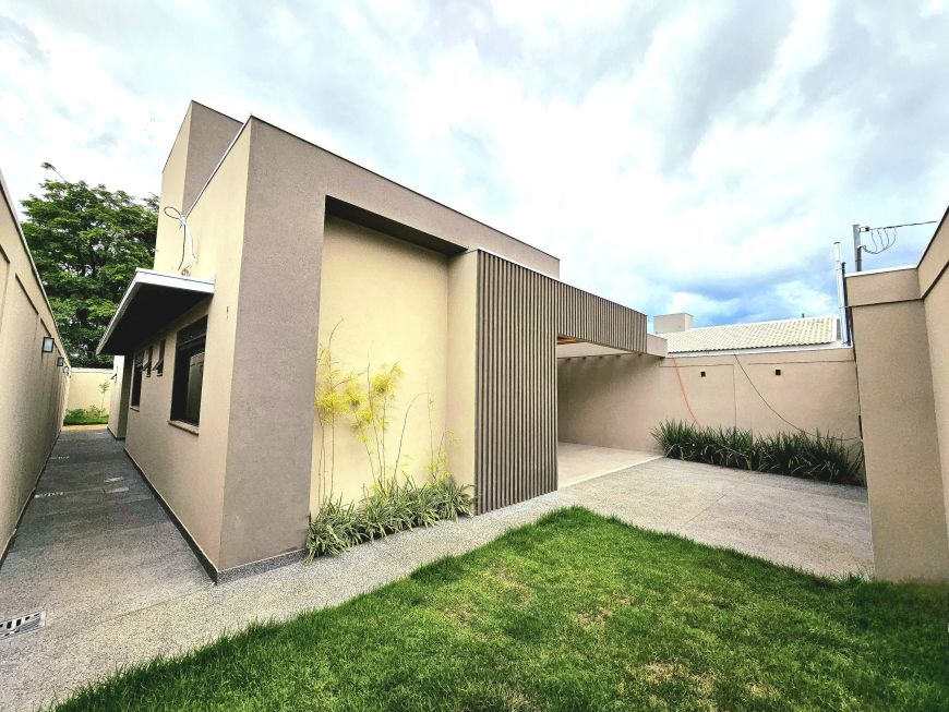 *Belíssima Casa Térrea nova a venda com 3 suítes, espaço gourmet e piscina. Bairro Vila Nascente.