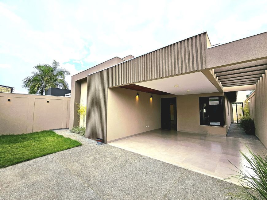 *Belíssima Casa Térrea nova a venda com 3 suítes, espaço gourmet e piscina. Bairro Vila Nascente.