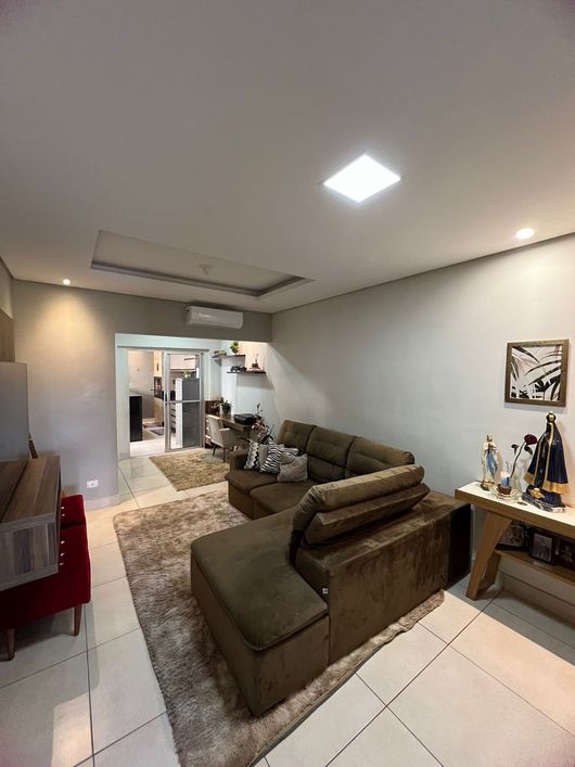 Linda casa condomínio com planejados