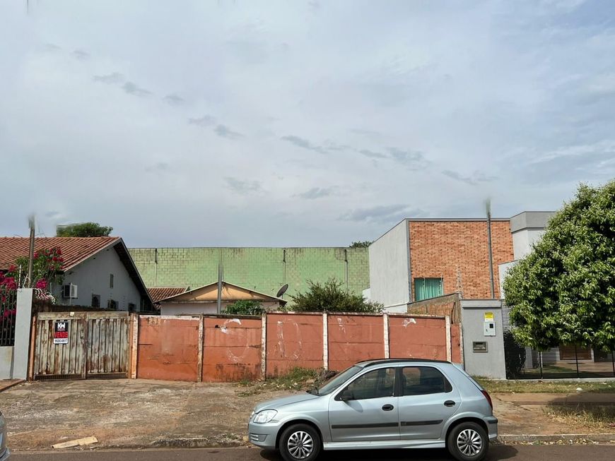 Casa com terreno amplo próximo a Julho de Castilho